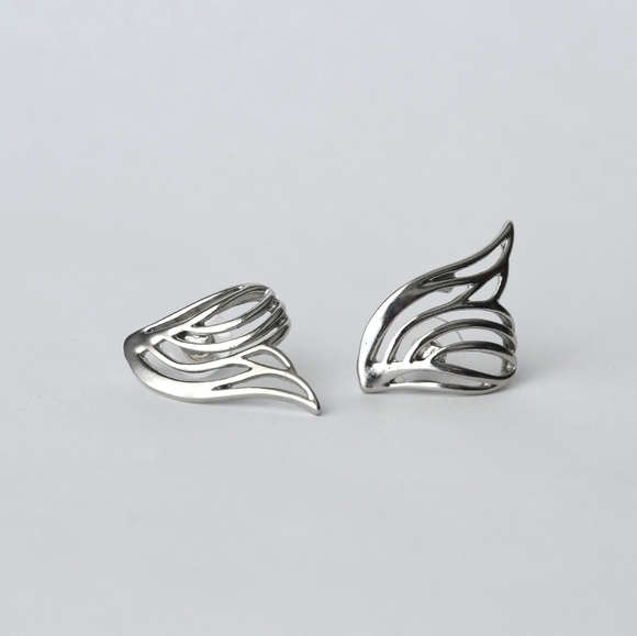 Vintage Silvertone Winged Earrings - Picture 5 of 5